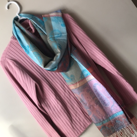 Pretty scarf/wrap - Picture 6 of 6